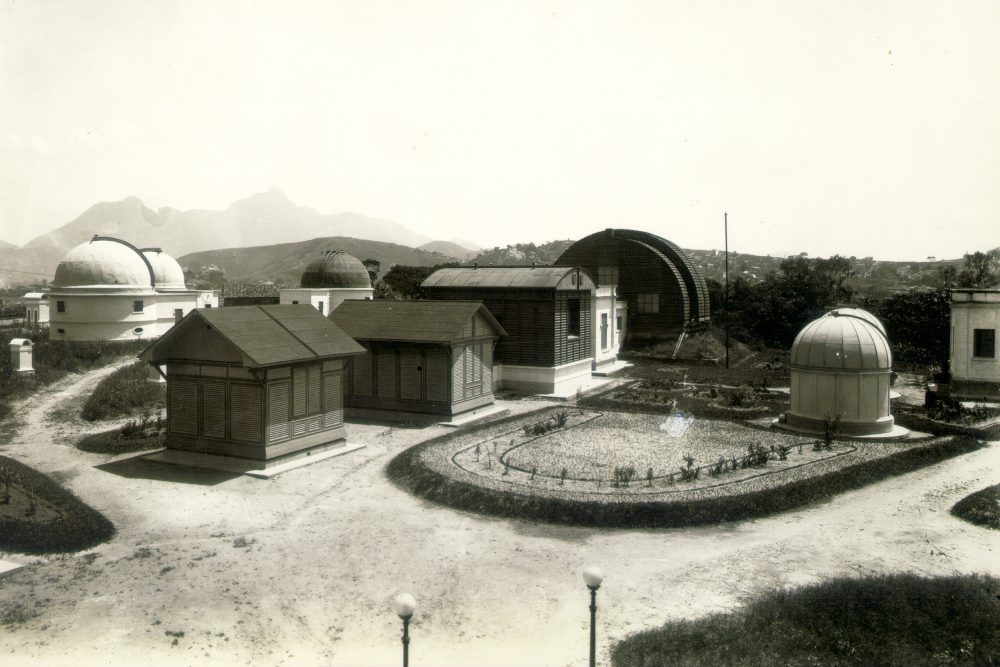 fotografia antiga das cúpulas de observação